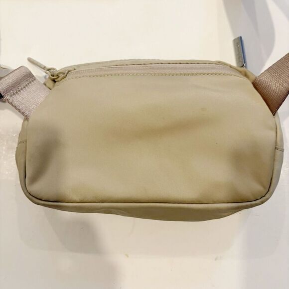 Lululemon Everywhere Belt Bag Convertible Fanny Pack Tan Travel Crossbody - Picture 6 of 6